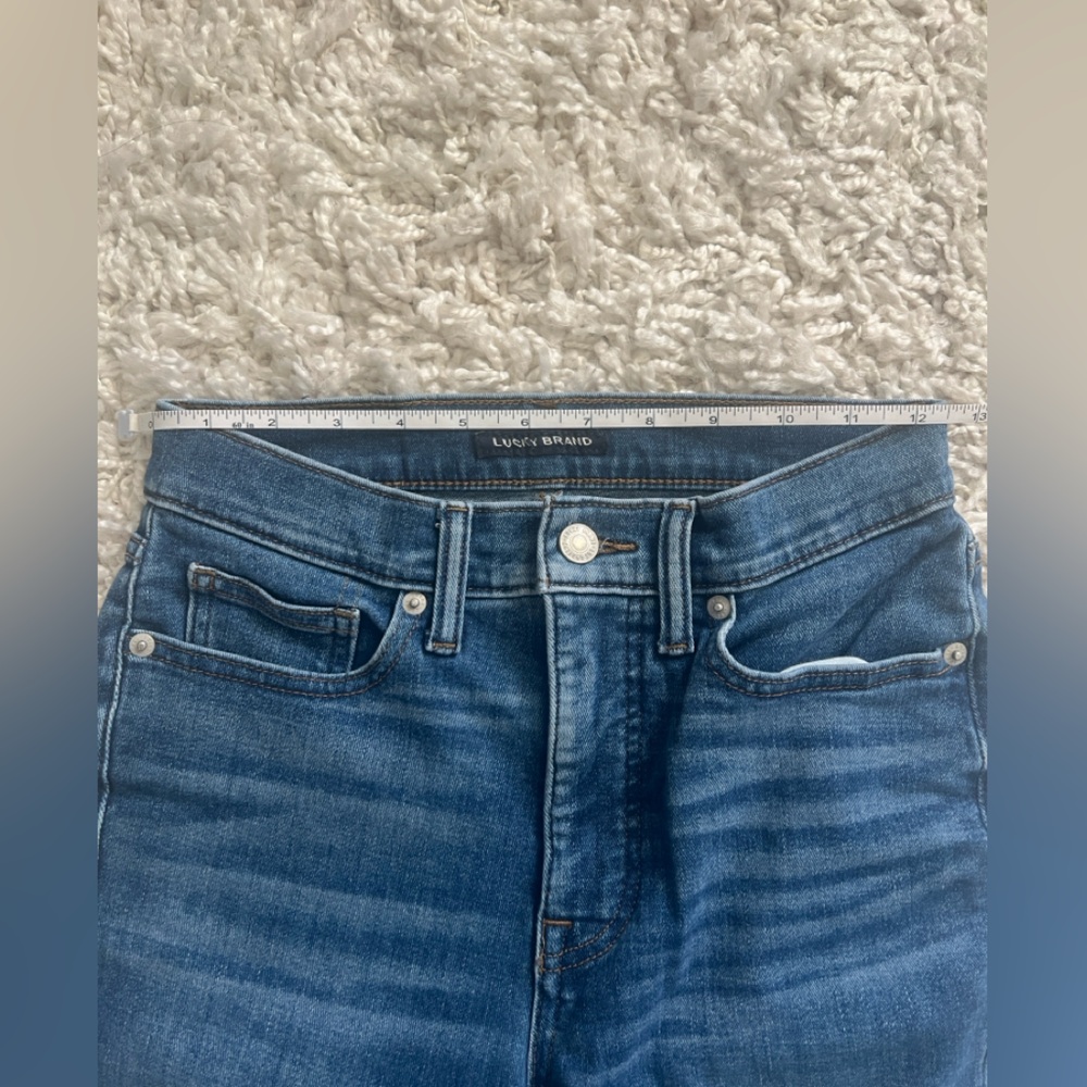 Like New Lucky brand high rise straight Zoe jeans 2/26 full length - Picture 3 of 8